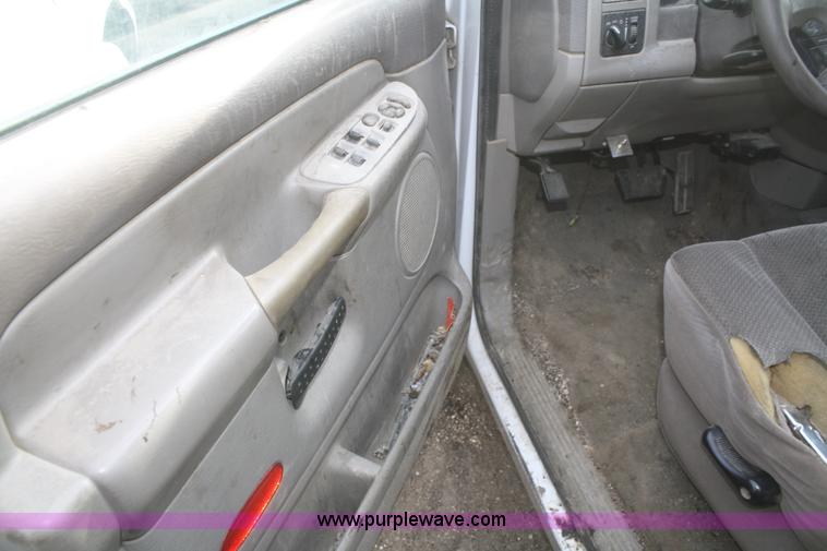 image for item F2927 2002 Dodge Ram 1500 ST Quad Cab pickup truck