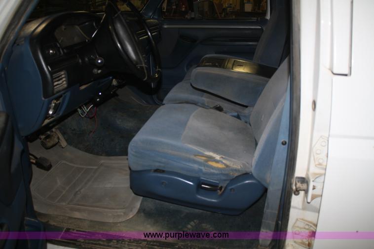 image for item F2985 1995 Ford F350 XLT Crew Cab pickup truck