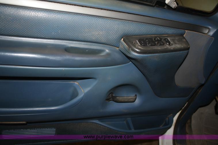 image for item F2985 1995 Ford F350 XLT Crew Cab pickup truck