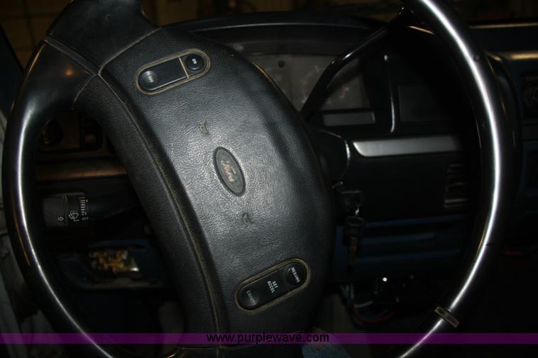 image for item F2985 1995 Ford F350 XLT Crew Cab pickup truck