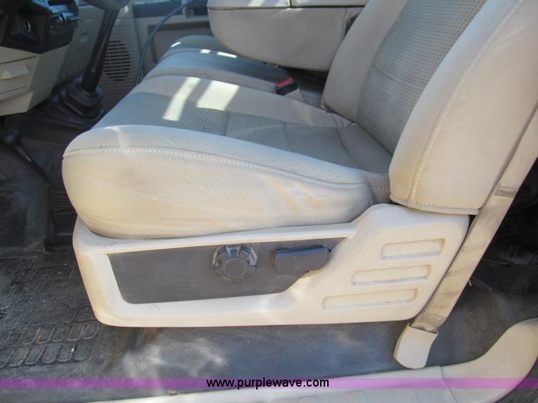 image for item F3130 2008 Ford F350 Super Duty flatbed pickup truck