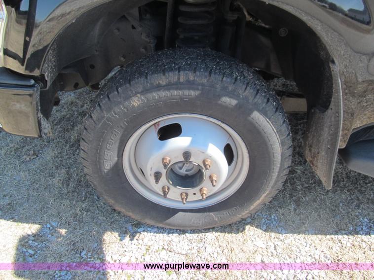 image for item F3130 2008 Ford F350 Super Duty flatbed pickup truck