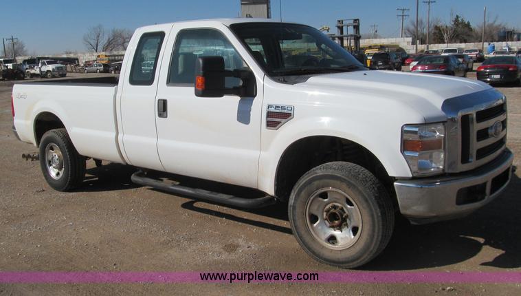 image for item F3143 2008 Ford F250 XLT Super Duty SuperCab pickup truck