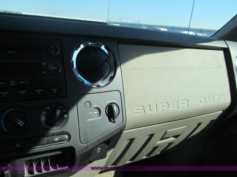 image for item F3143 2008 Ford F250 XLT Super Duty SuperCab pickup truck