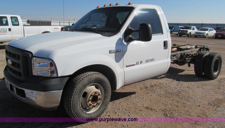 image for item F3144 2007 Ford F350 XL Super Duty pickup truck