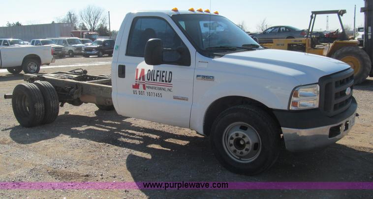 image for item F3144 2007 Ford F350 XL Super Duty pickup truck