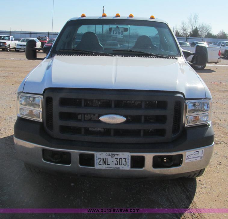 image for item F3144 2007 Ford F350 XL Super Duty pickup truck