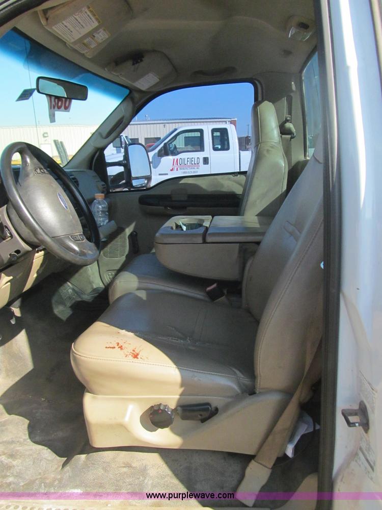 image for item F3144 2007 Ford F350 XL Super Duty pickup truck