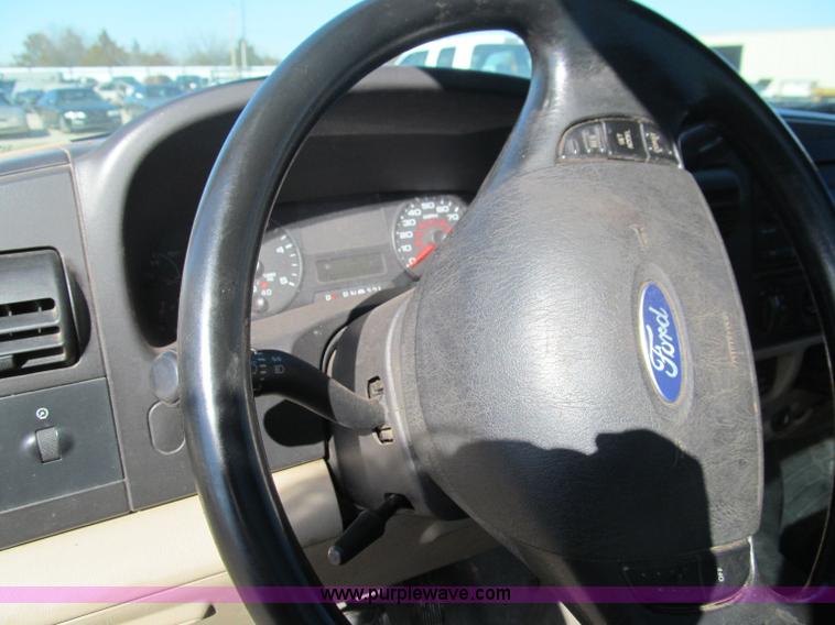 image for item F3144 2007 Ford F350 XL Super Duty pickup truck