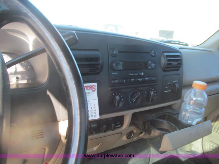 image for item F3144 2007 Ford F350 XL Super Duty pickup truck
