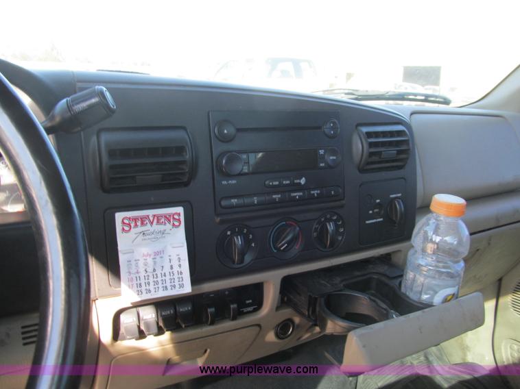 image for item F3144 2007 Ford F350 XL Super Duty pickup truck