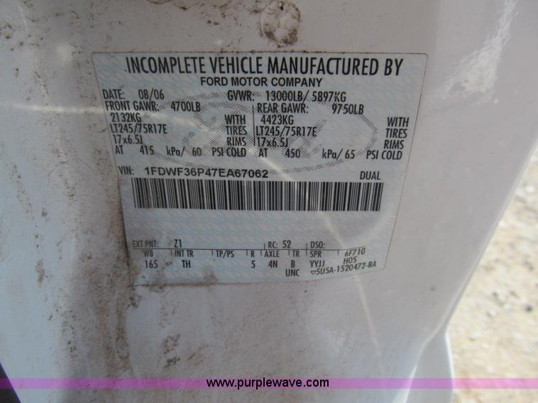 image for item F3144 2007 Ford F350 XL Super Duty pickup truck