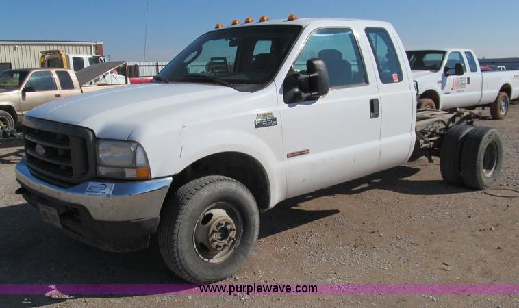 image for item F3145 2004 Ford F350 XL Super Duty SuperCab pickup truck