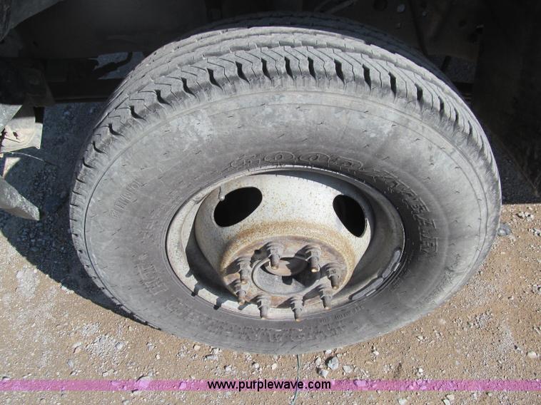 image for item F3145 2004 Ford F350 XL Super Duty SuperCab pickup truck