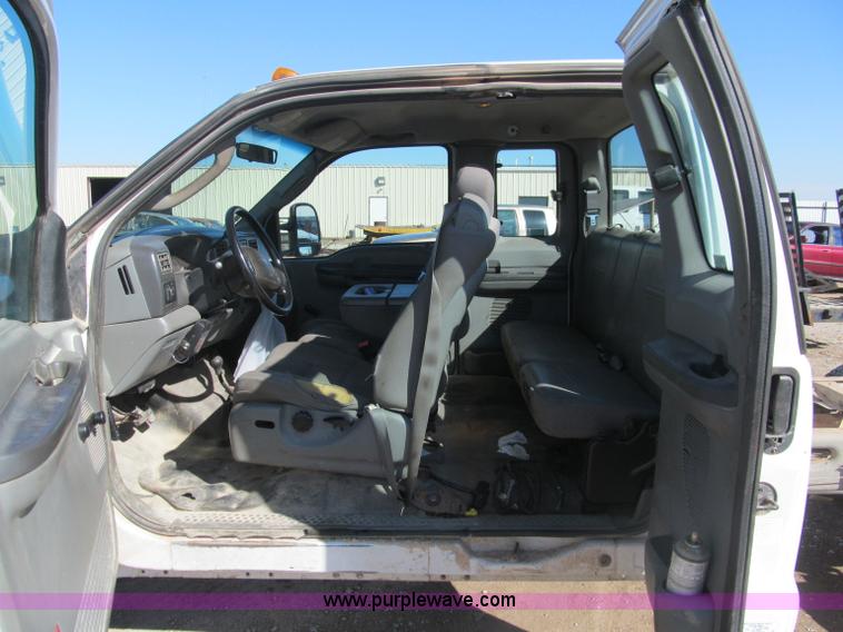 image for item F3145 2004 Ford F350 XL Super Duty SuperCab pickup truck