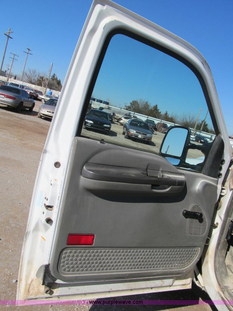 image for item F3145 2004 Ford F350 XL Super Duty SuperCab pickup truck