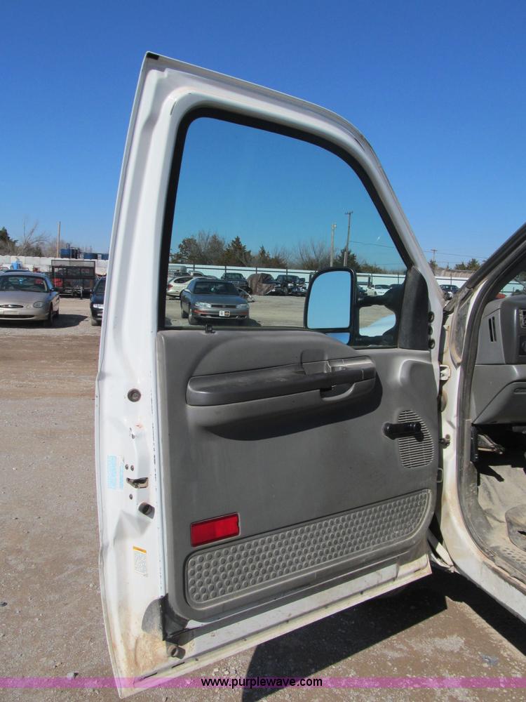 image for item F3145 2004 Ford F350 XL Super Duty SuperCab pickup truck