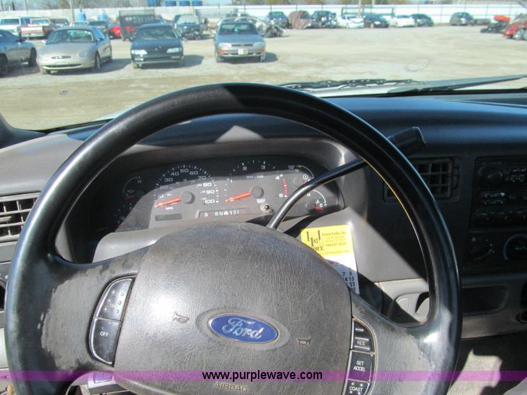 image for item F3145 2004 Ford F350 XL Super Duty SuperCab pickup truck