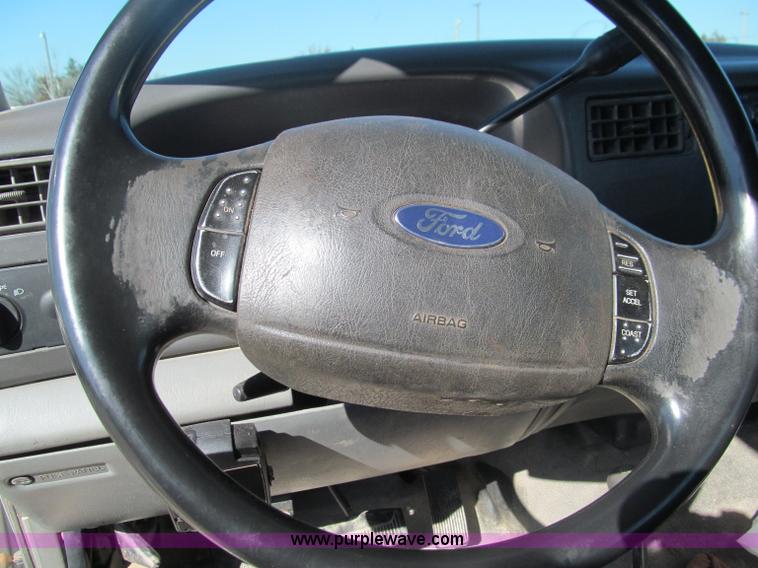 image for item F3145 2004 Ford F350 XL Super Duty SuperCab pickup truck