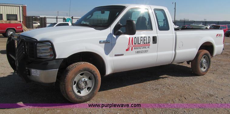 image for item F3146 2006 Ford F250 Super Duty XL SuperCab pickup truck