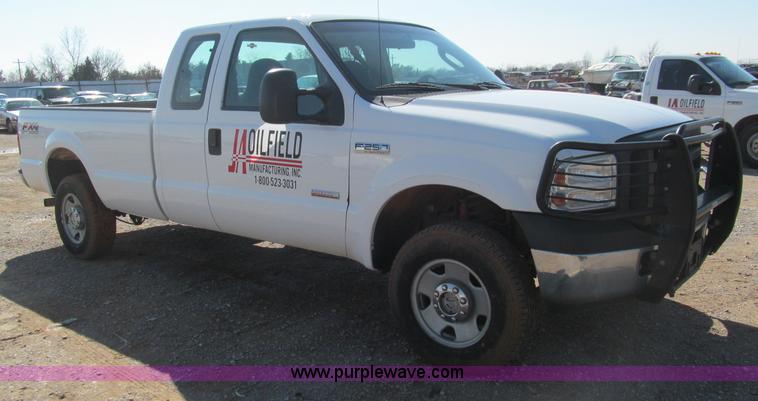 image for item F3146 2006 Ford F250 Super Duty XL SuperCab pickup truck