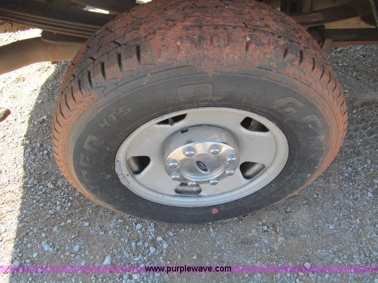 image for item F3146 2006 Ford F250 Super Duty XL SuperCab pickup truck