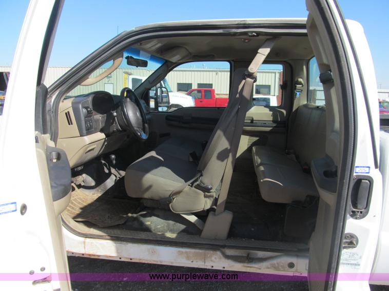 image for item F3146 2006 Ford F250 Super Duty XL SuperCab pickup truck