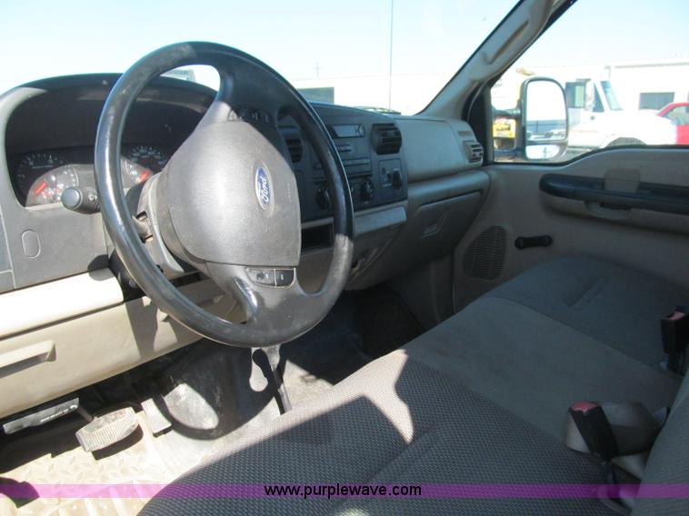 image for item F3146 2006 Ford F250 Super Duty XL SuperCab pickup truck