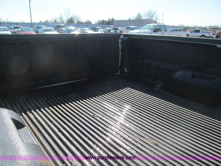 image for item F3146 2006 Ford F250 Super Duty XL SuperCab pickup truck