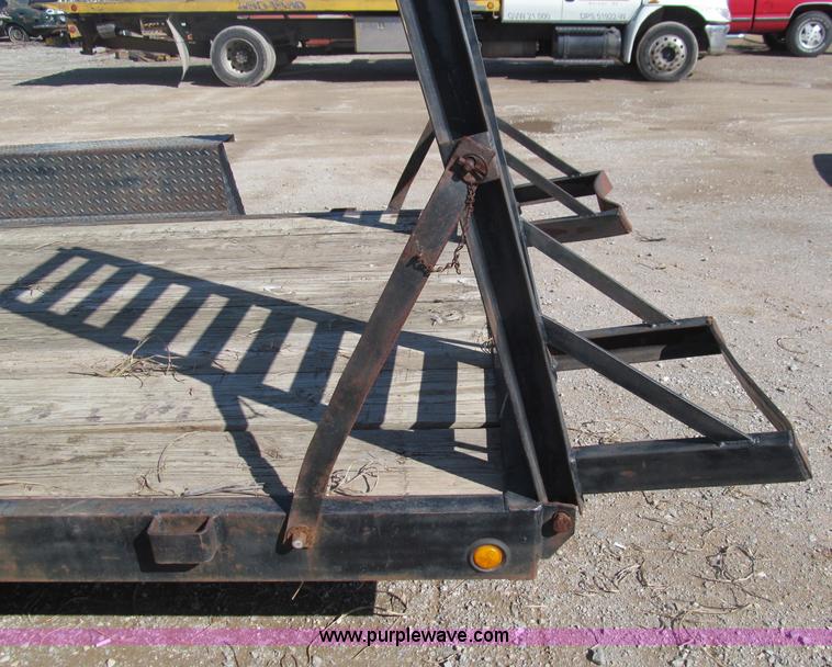 image for item F3147 1998 Pequea 106sst 18' skid steer black trailer