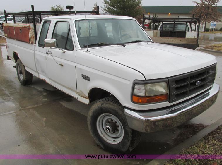 image for item F4397 1995 Ford F250 Super Duty XL SuperCab pickup truck