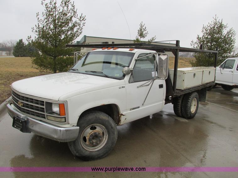 image for item F4399 1990 Chevrolet 3500 flatbed pickup truck