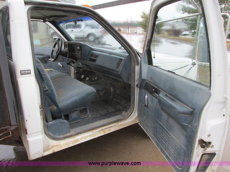 image for item F4399 1990 Chevrolet 3500 flatbed pickup truck