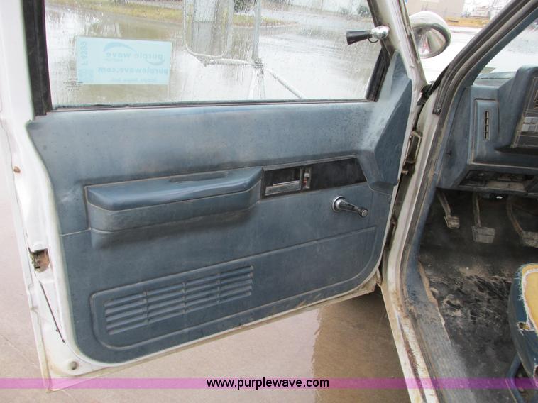 image for item F4399 1990 Chevrolet 3500 flatbed pickup truck