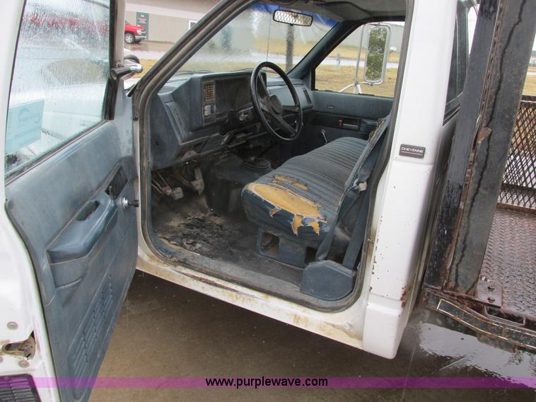 image for item F4399 1990 Chevrolet 3500 flatbed pickup truck