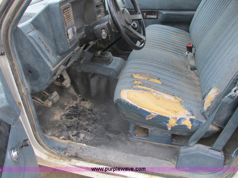 image for item F4399 1990 Chevrolet 3500 flatbed pickup truck