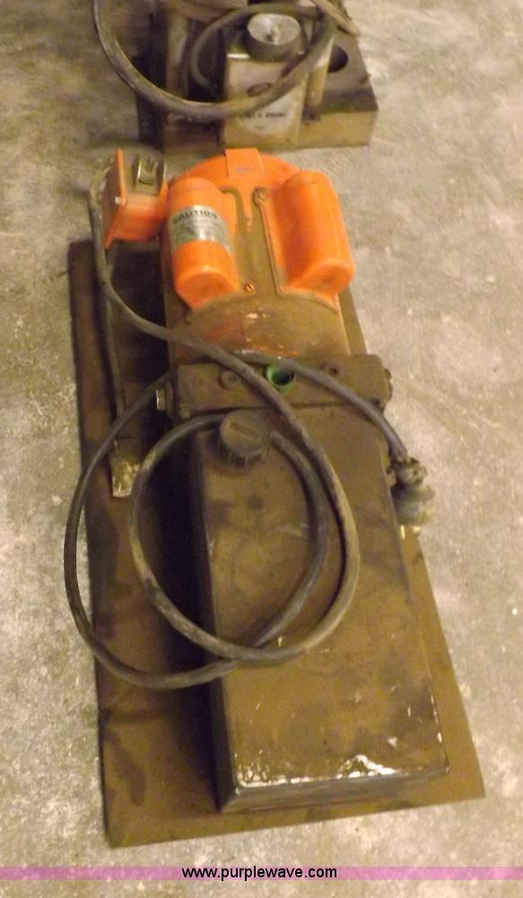 image for item F6433 Gates hydraulic hose crimp machine