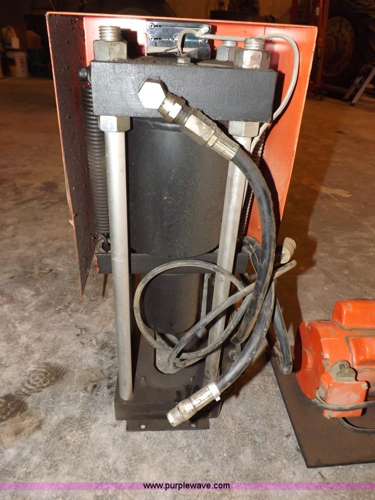 image for item F6433 Gates hydraulic hose crimp machine