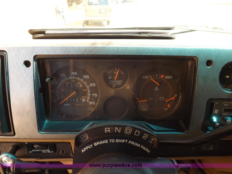 image for item F6440 1996 Chevrolet Sport Van G30 Extended van