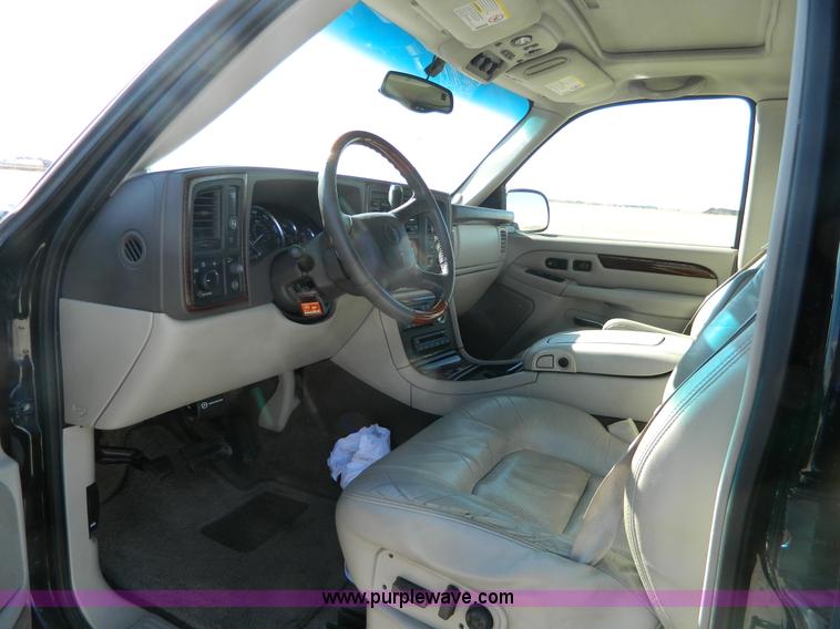 image for item G7538 2002 Cadillac Escalade