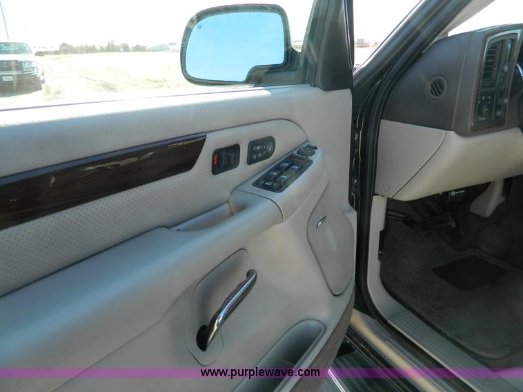 image for item G7538 2002 Cadillac Escalade