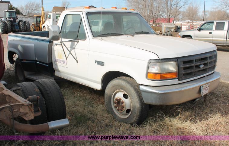 image for item O9358 1995 Ford F350 XL pickup truck