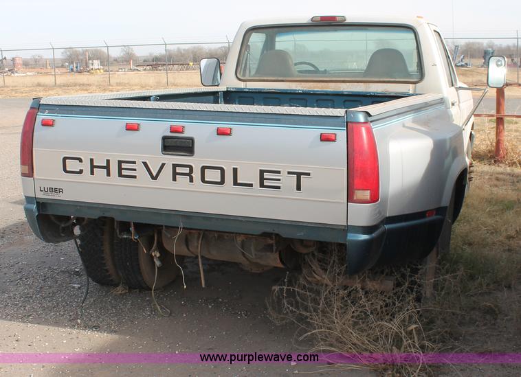 image for item O9358 1995 Ford F350 XL pickup truck