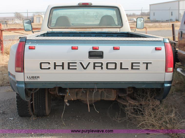 image for item O9358 1995 Ford F350 XL pickup truck