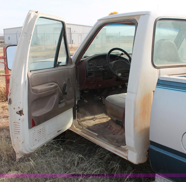 image for item O9358 1995 Ford F350 XL pickup truck