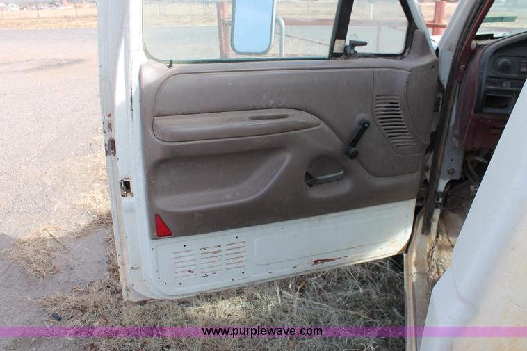 image for item O9358 1995 Ford F350 XL pickup truck