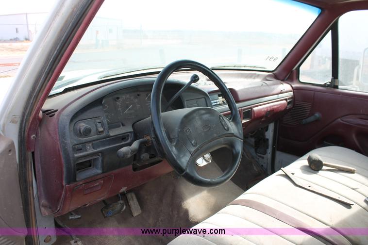 image for item O9358 1995 Ford F350 XL pickup truck