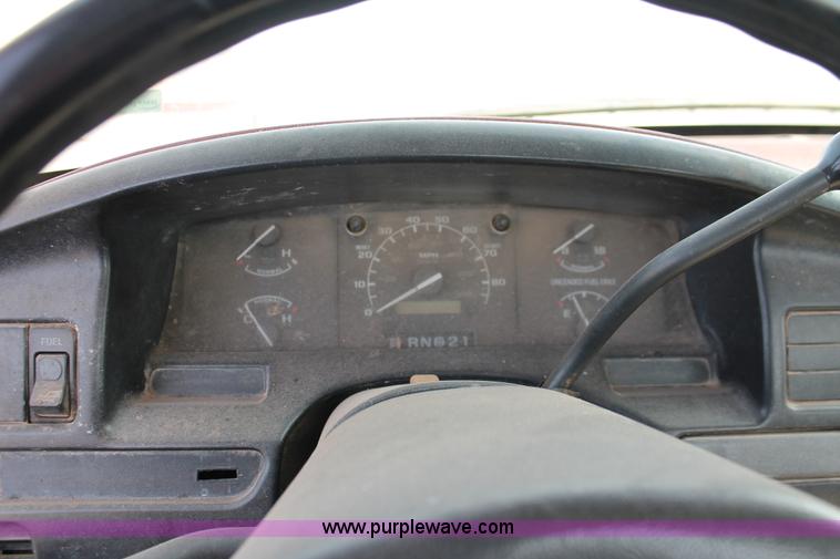 image for item O9358 1995 Ford F350 XL pickup truck