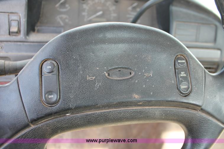 image for item O9358 1995 Ford F350 XL pickup truck