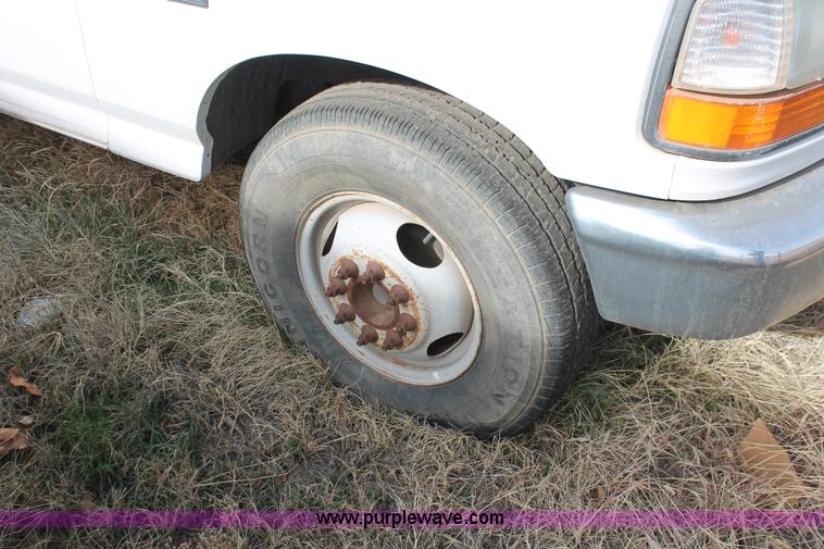 image for item O9358 1995 Ford F350 XL pickup truck